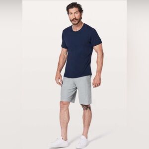 EUC Lululemon Commission Short Relaxed Fit 11" Mens 38 Qwik Oxford Black/ White